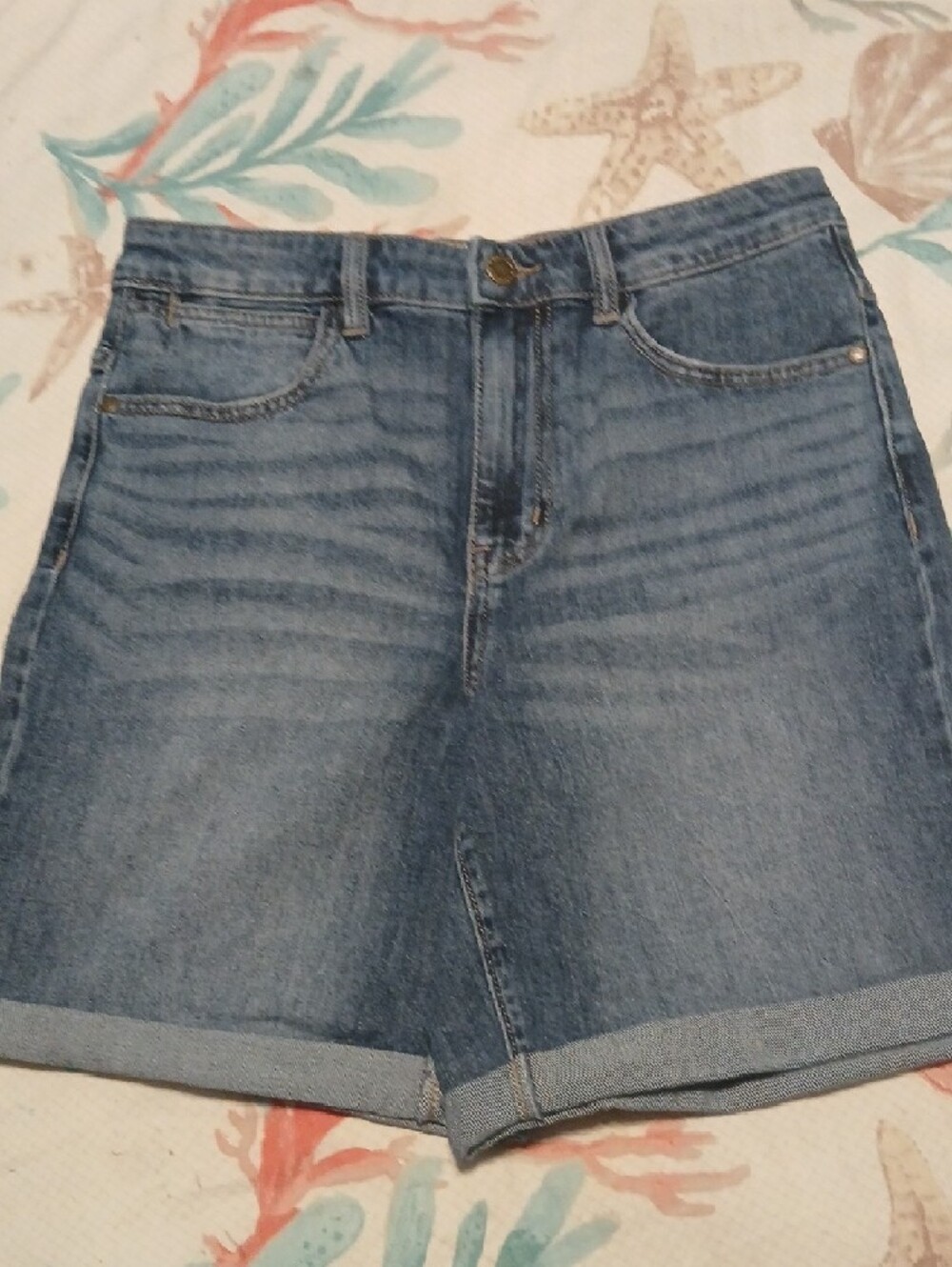 Wrangler Denim Roll Cuff Shorts - Medium Blue Wash - Picture 2 of 7